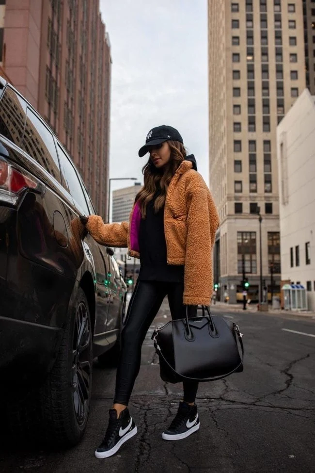 20 Effortlessly Chic Athleisure Outfits to Elevate Your Everyday Style