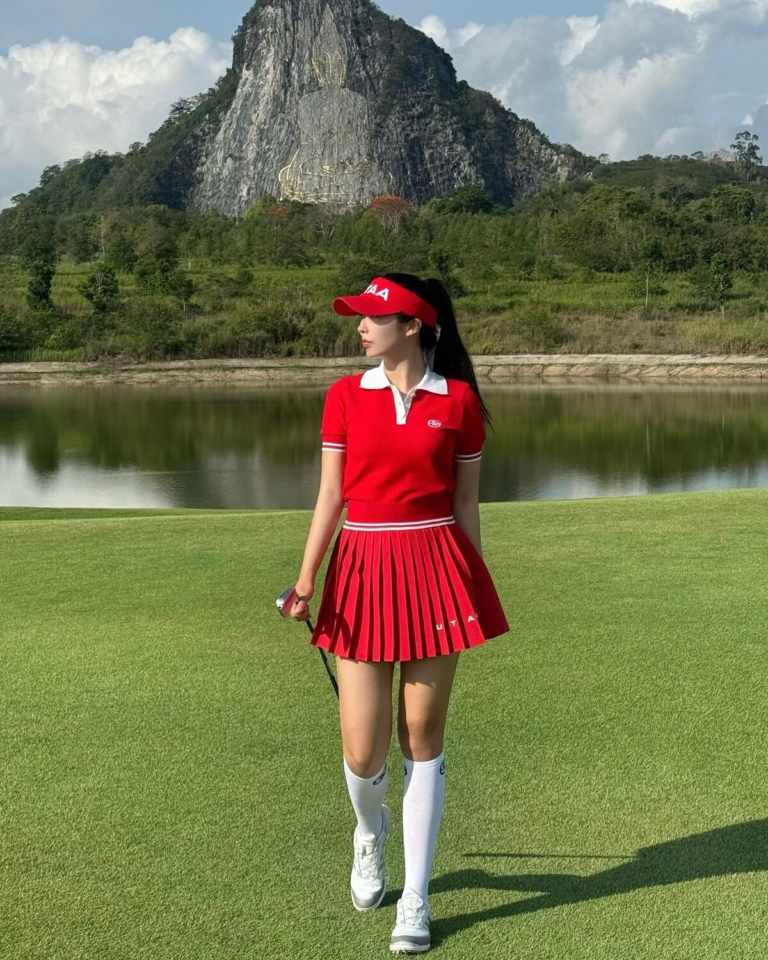 20 Chic Winter Golf Outfits for Women That Keep You Warm and Stylish on the Course