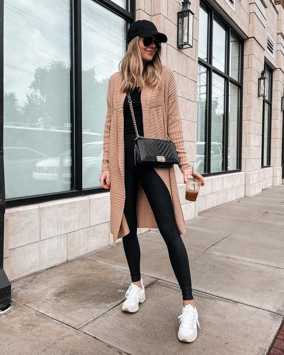 17 Outfits with Sneakers and Leggings for 2026