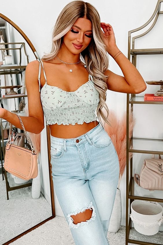 22 Jeans Outfit Ideas with Crop Top 2026