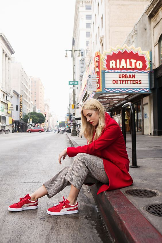 17 Outfits with Sneakers and Pants 2026